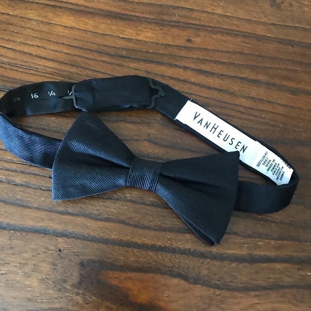 👔 Black Bow Tie